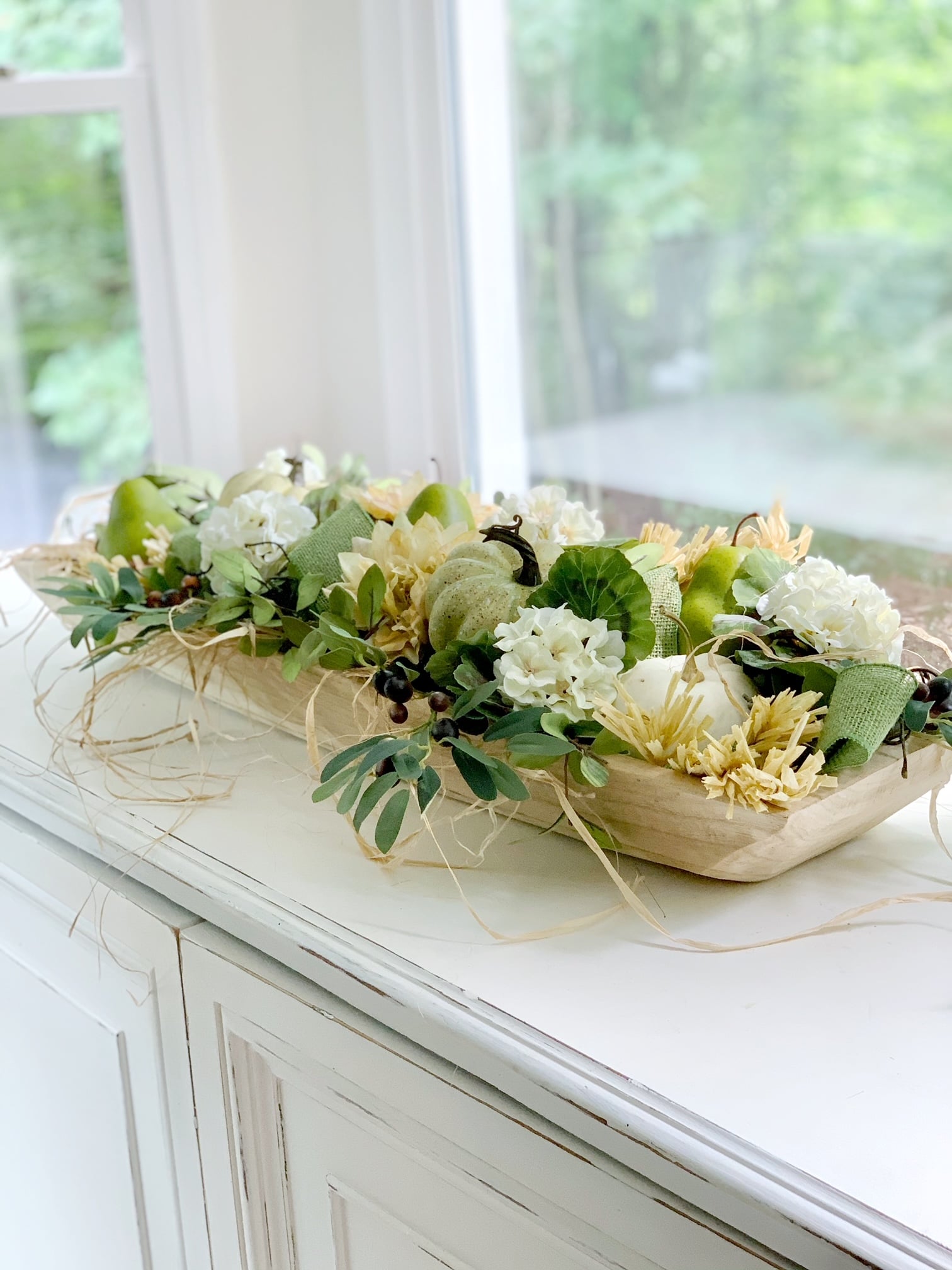 The side view of the filled dough bowl design.