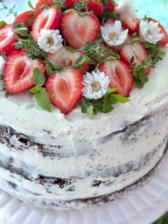 The Do's and Don'ts of Fresh Flowers on Cakes: A Comprehensive Guide ...