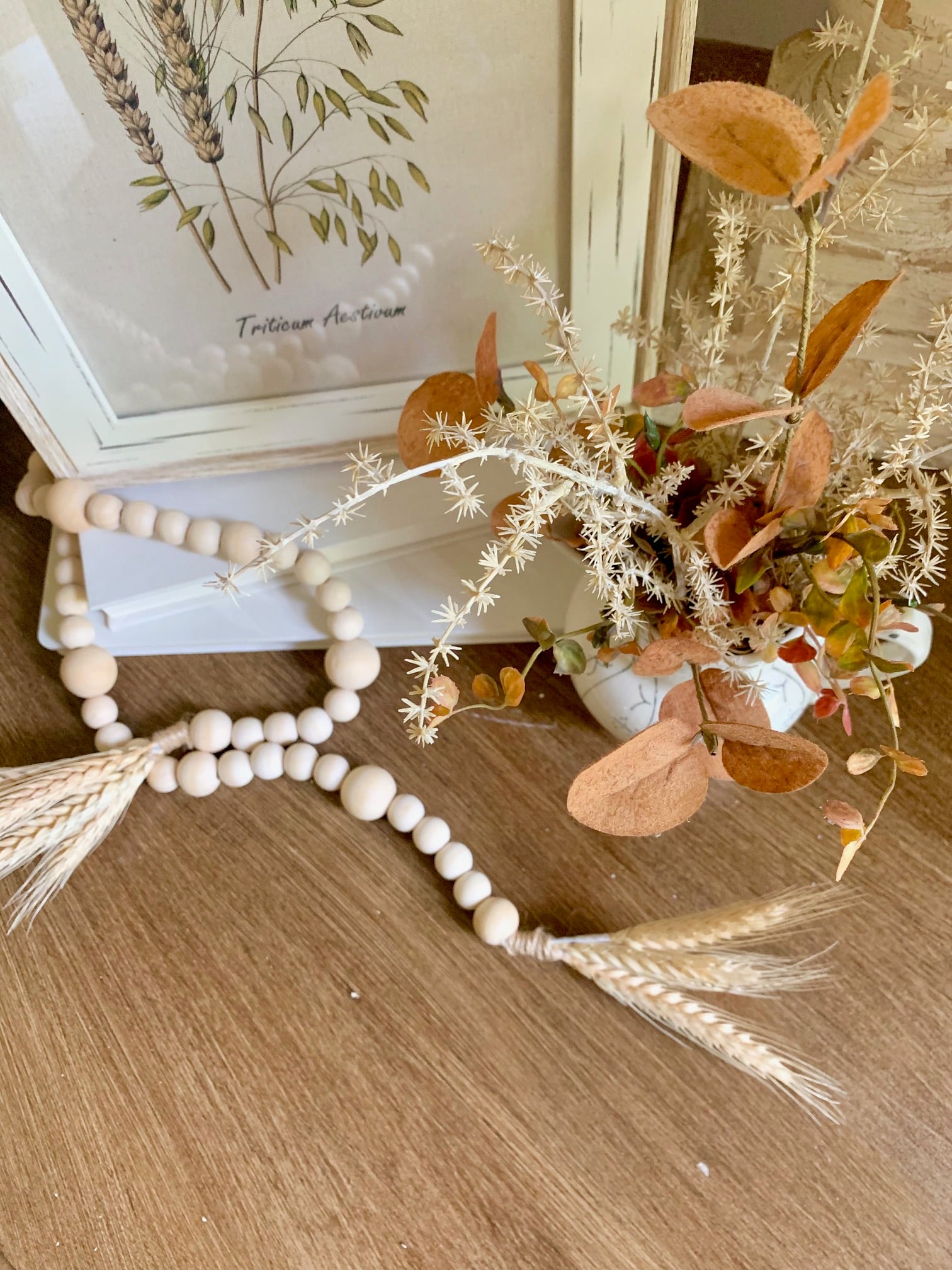 A top view of the decor beads with wheat.