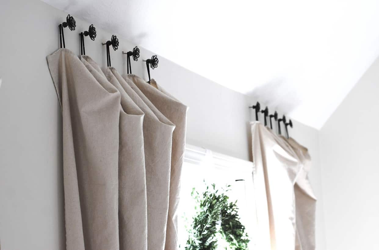 DIY Outfit Hangers : use drapery hardware split rings to keep