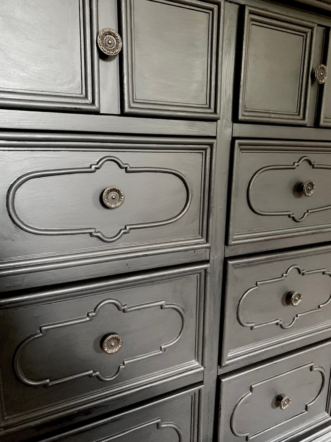 The Best Black Paints for Furniture (Recommended by Expert Refinishers ...