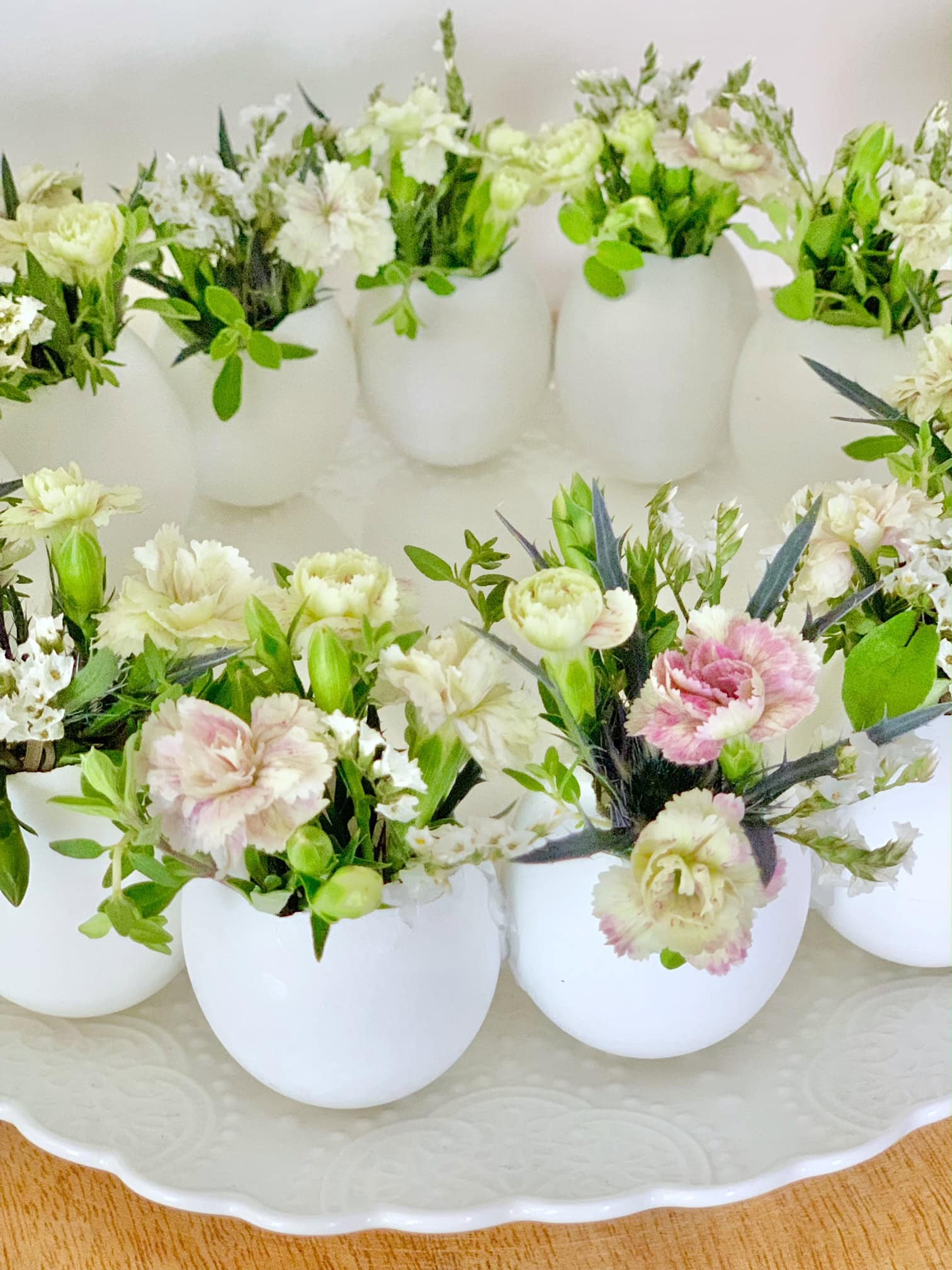 Easter centerpiece using a ring of fresh eggshells. 