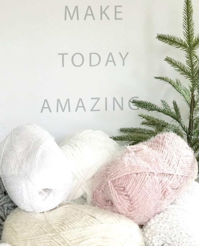Let's make today amazing picture with yarn in front of it. 
