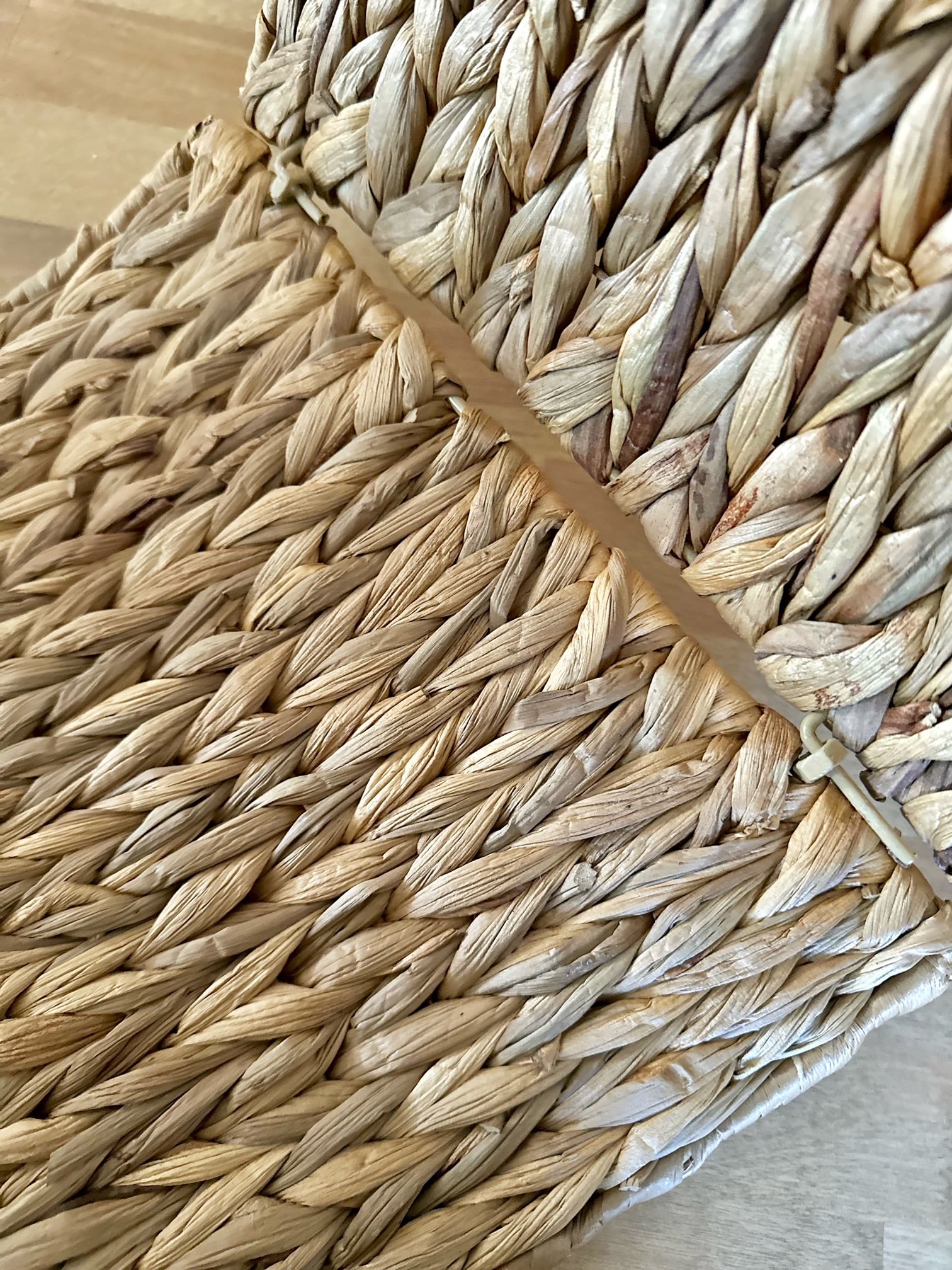 The hook and eye connecting two panels.