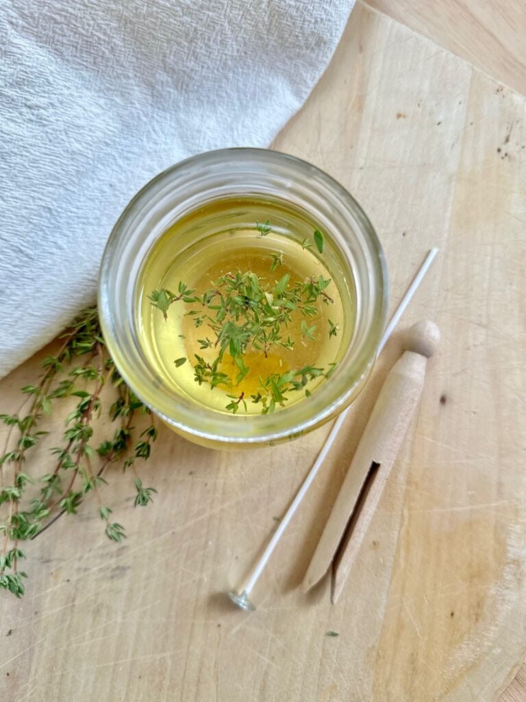 Some of the leaves sink while some are suspended. 