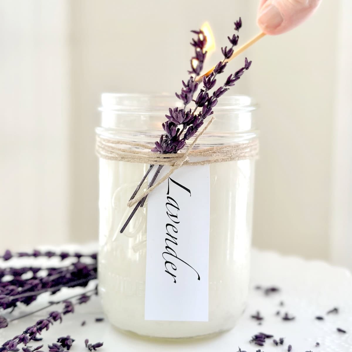 Easy and Mess-free DIY Lavender Scented Candles