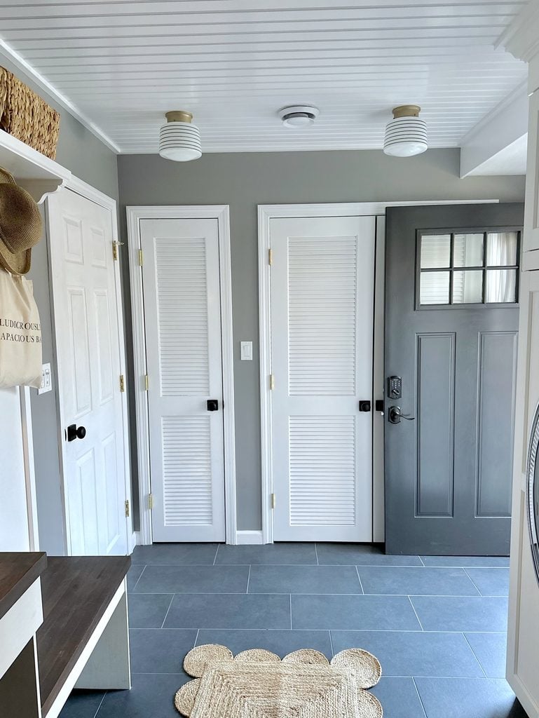 A view with the backdoor open.