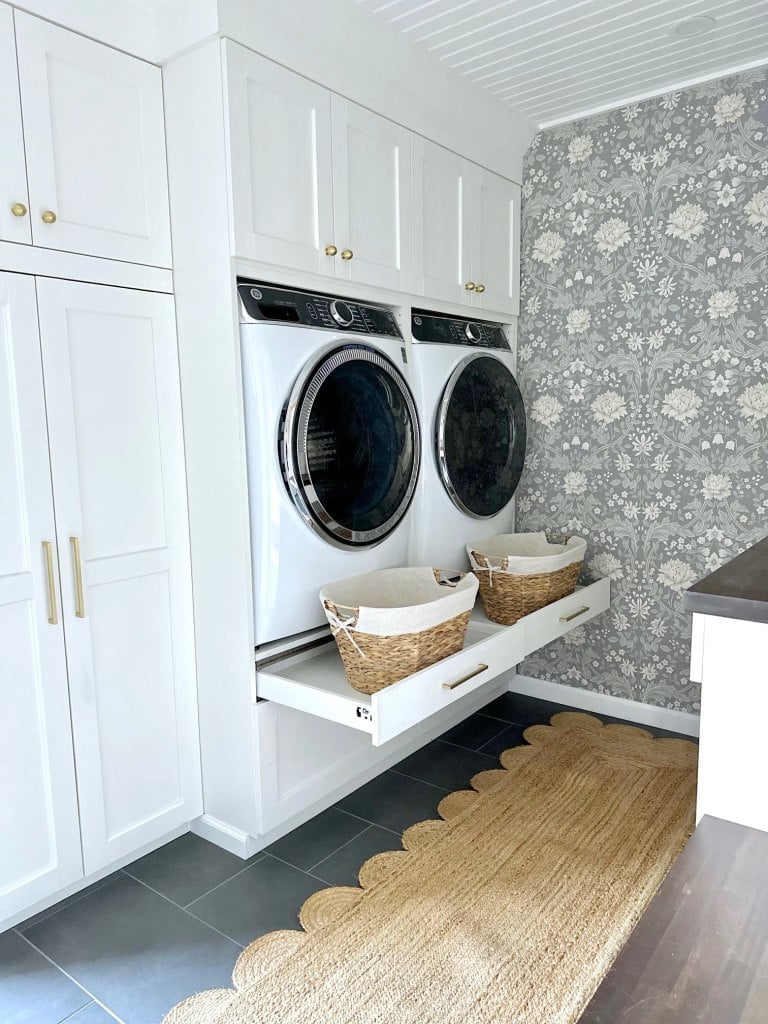 Laundry appliance built in with tray drawers for laundry baskets.