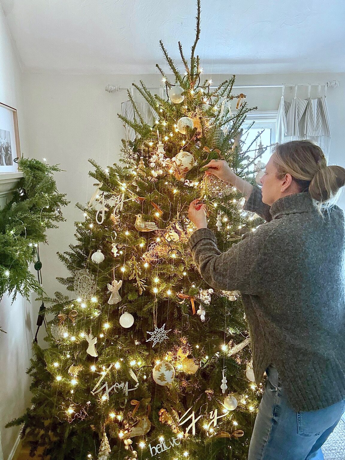 How To Decorate A Christmas Tree To Make It Look Full