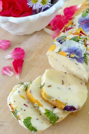 A beautiful butter log cover with dried blossoms.