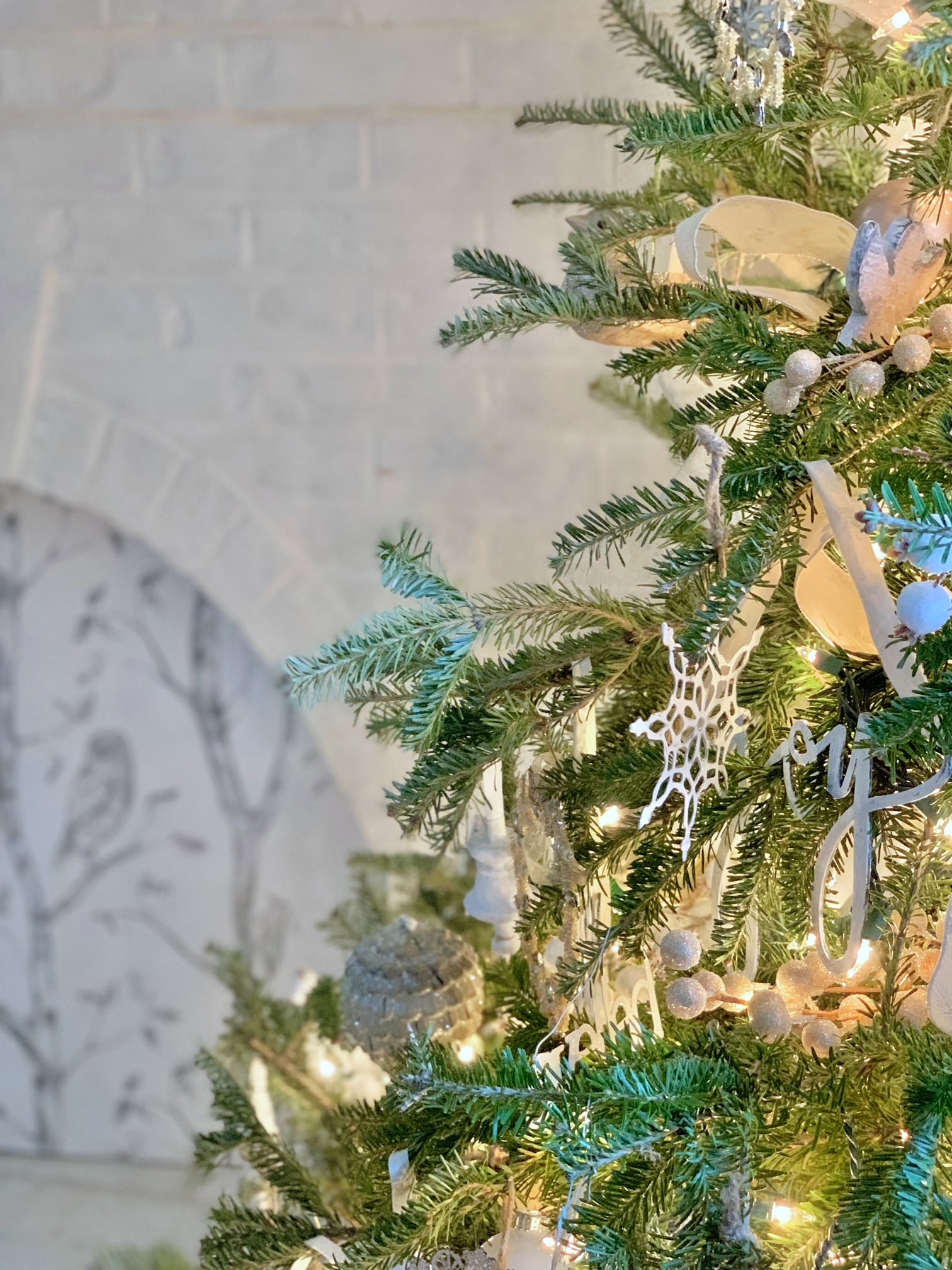 Side view of a fully decorated Christmas tree.