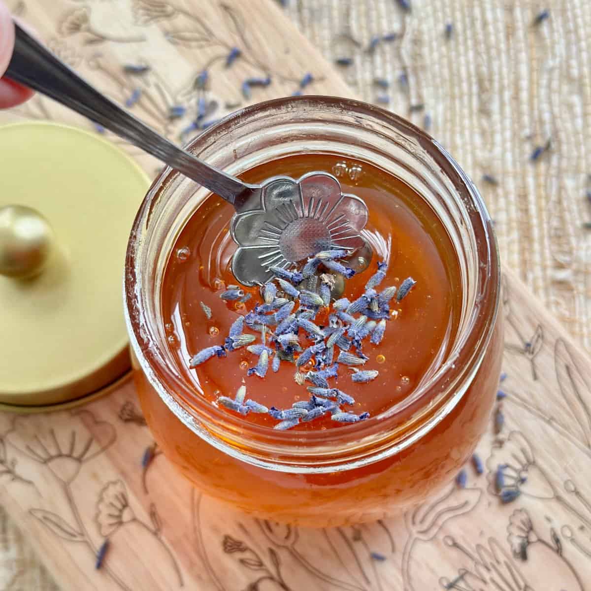 How to Make Lavender Honey (2 Easy Infusion Methods)