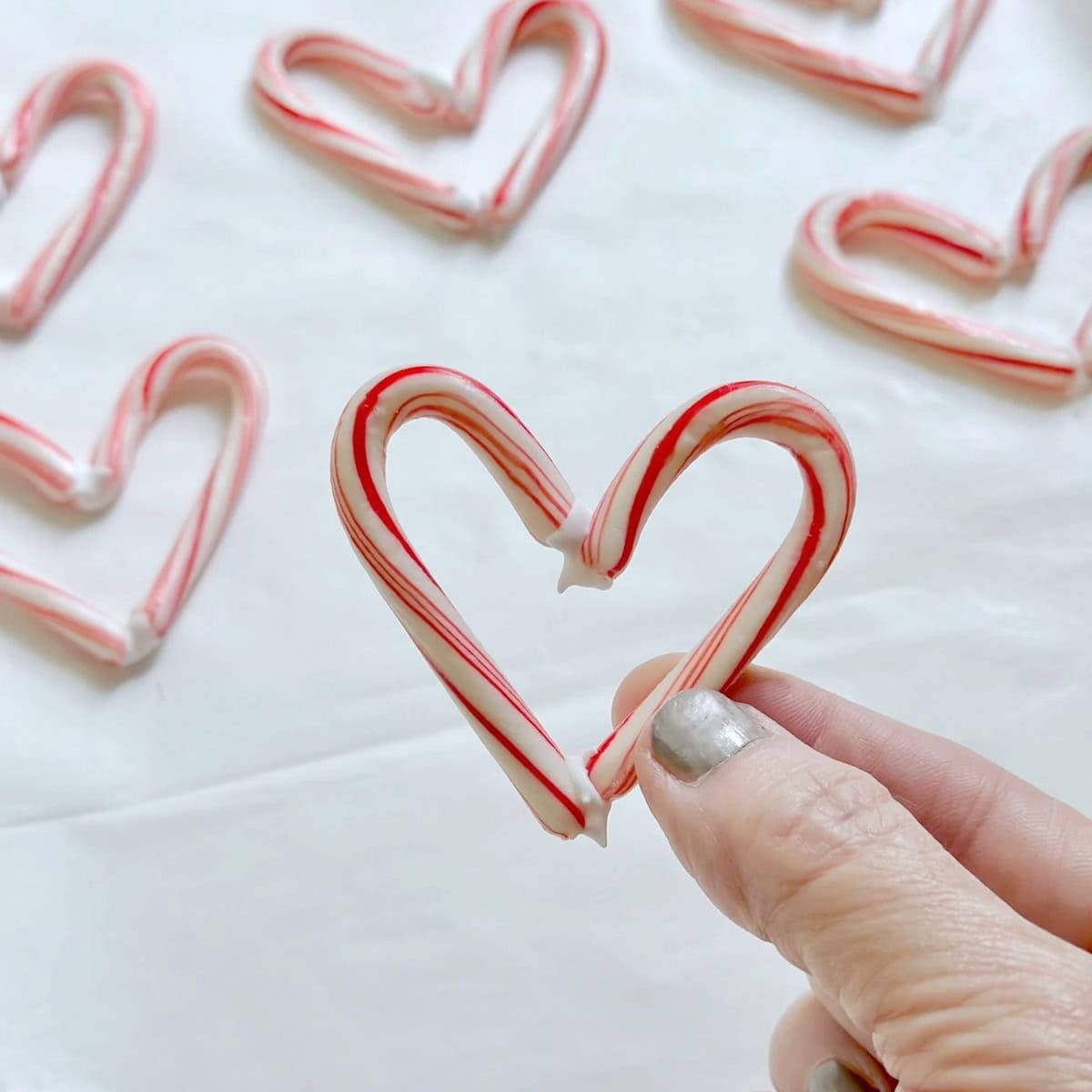 Easy Candy Cane Hearts (Fully Edible, No-Bake Mini Candy Cane Treats)