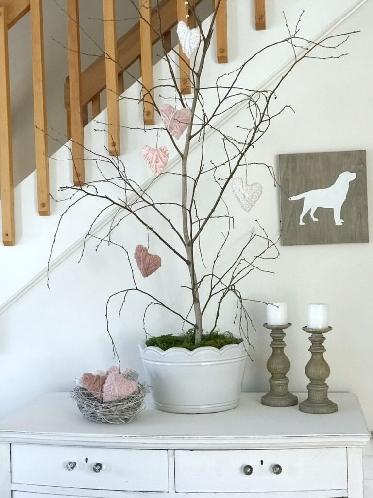 A close view of the full Valentines Day tree with yarn wrapped hearts. 