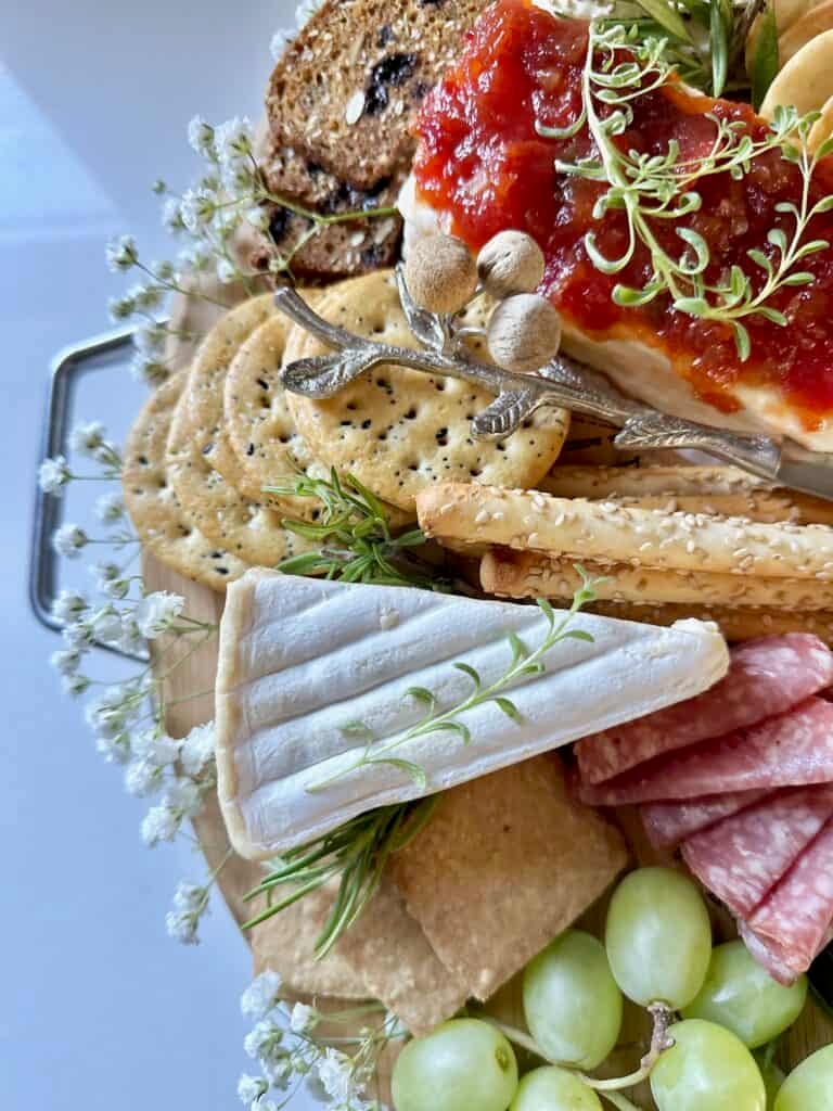 Edge of board showing fresh babies breath. 