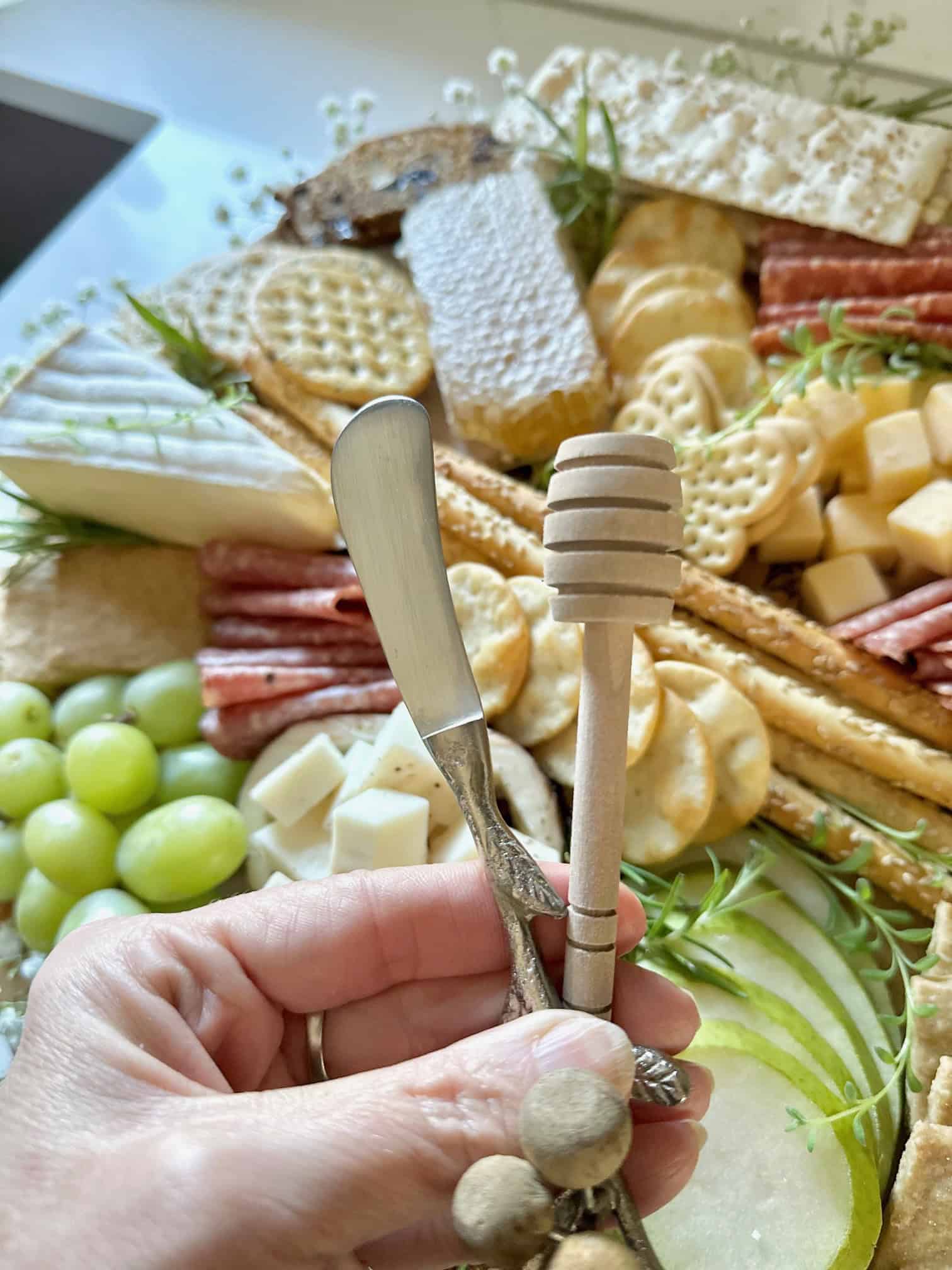 The right serving tools for honey. 