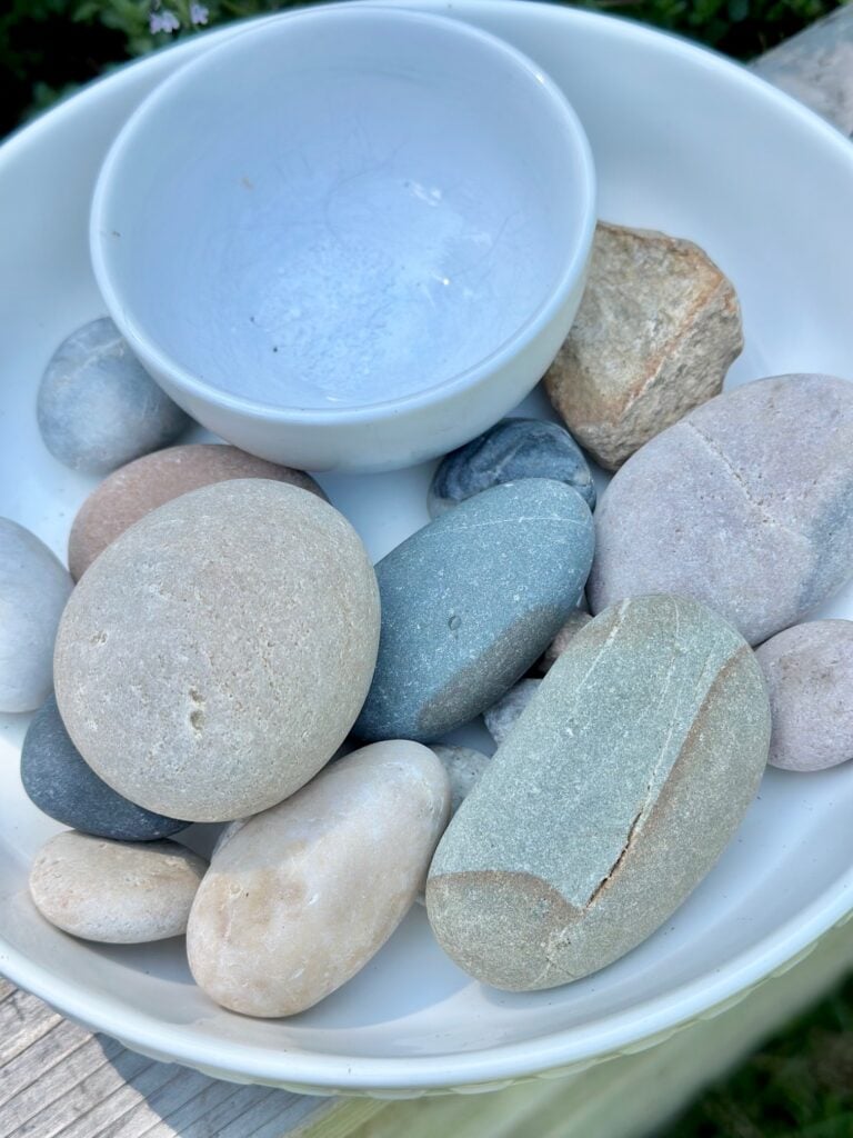 Stones and a dish with sea salt.