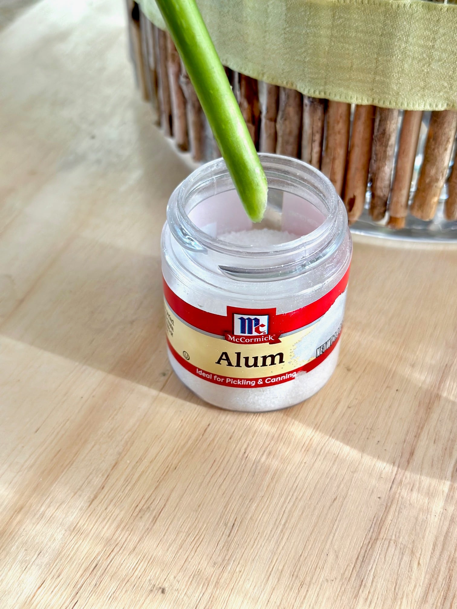 Alum powder for the stem of a hydrangea. 