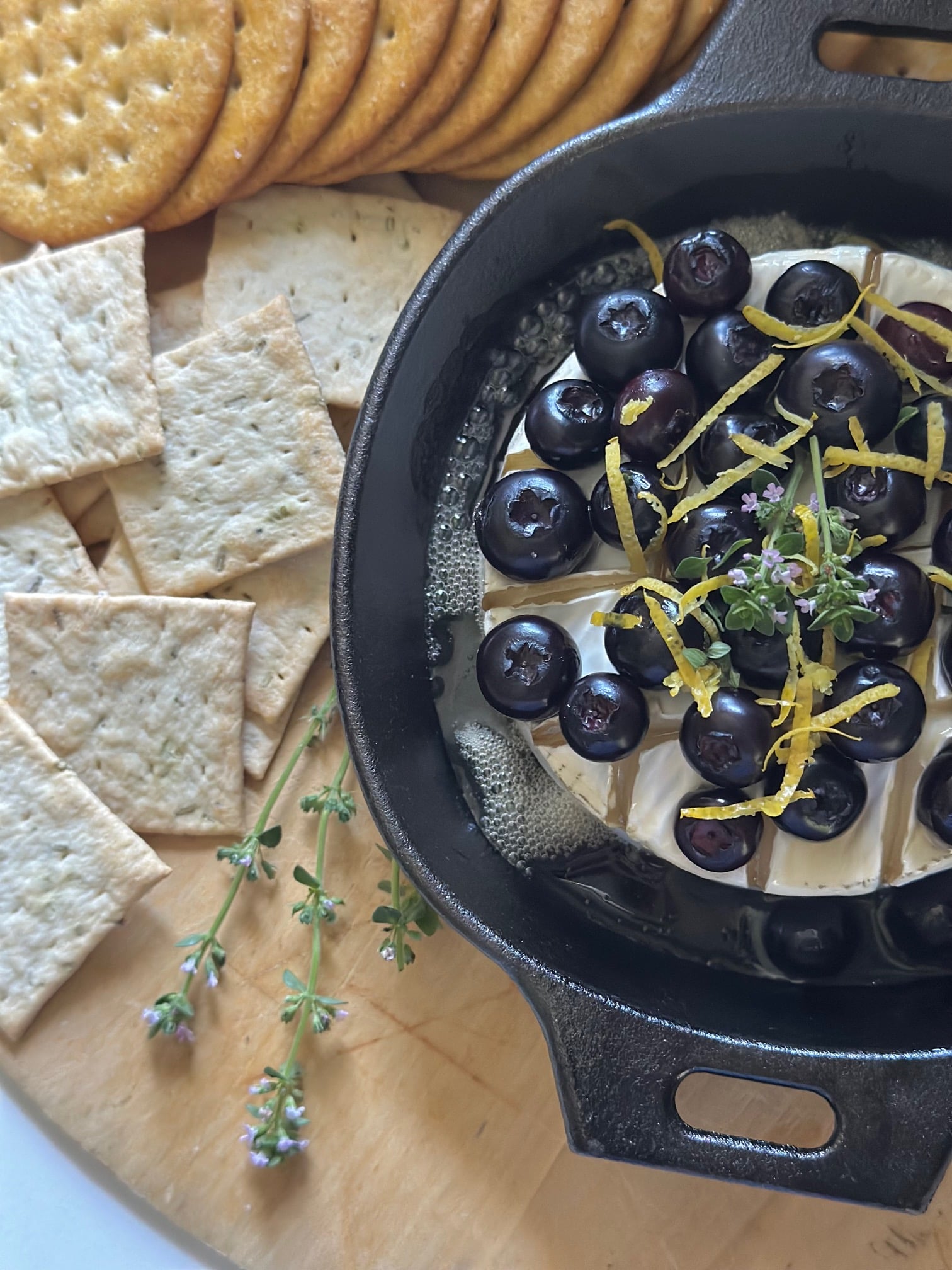Blueberry baked brie with crackers.