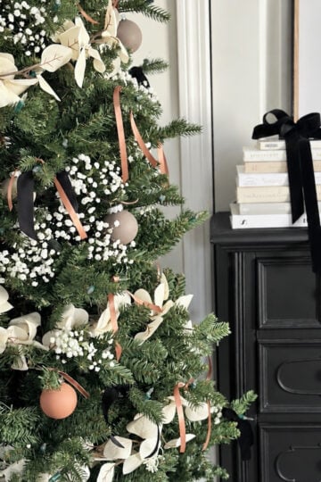 Baby's breath (Gypsophila) on a Christmas tree.
