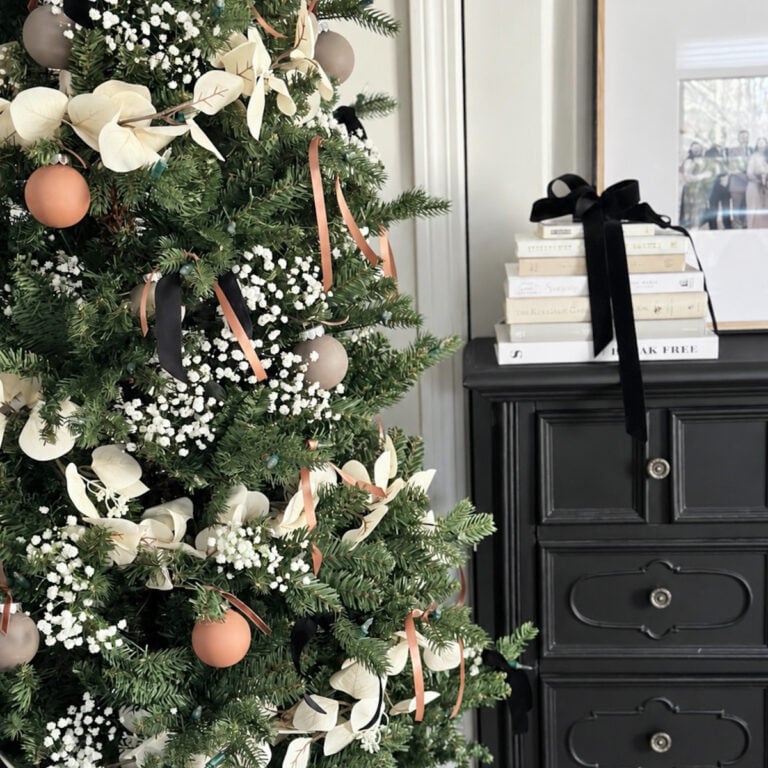 Baby's breath (Gypsophila) on a Christmas tree.